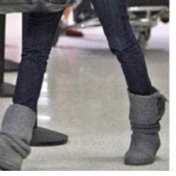 GREY  SWEATER UGG BOOTS SIZE 7! - Picture 12 of 12